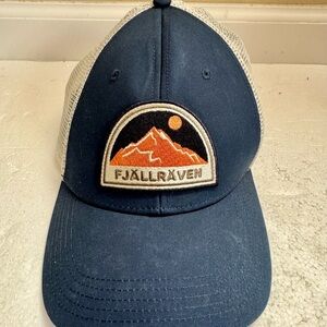 Fjällräven Navy and White Mesh Cap